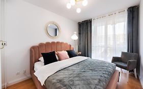 Metro Kondratowicza Velvet Apartment